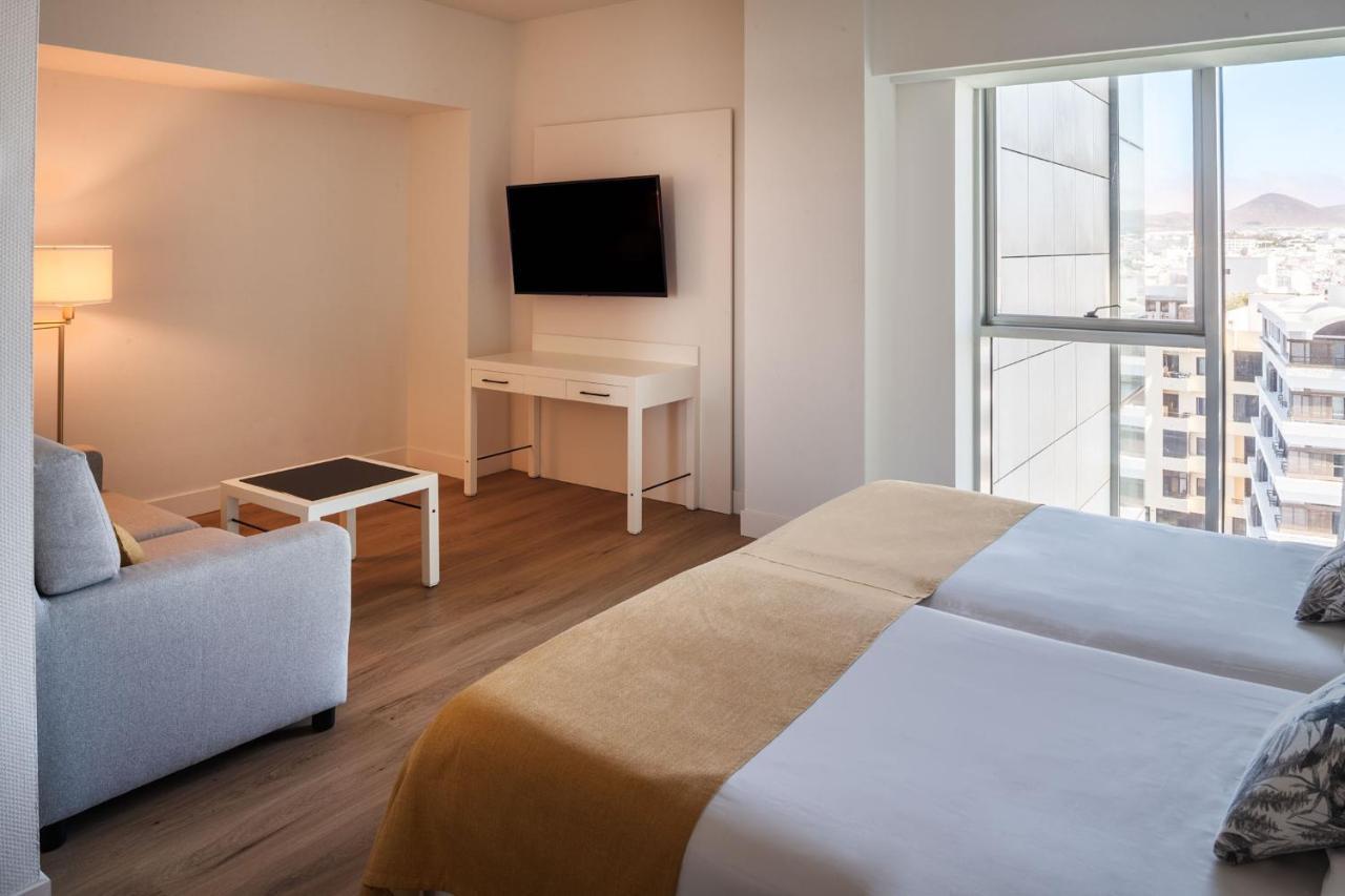 Arrecife Gran Hotel & Spa Dış mekan fotoğraf A room at the hotel