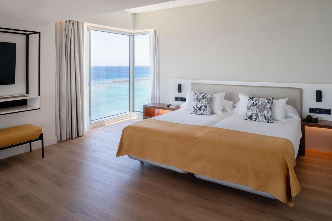 Arrecife Gran Hotel & Spa Dış mekan fotoğraf A room at the hotel
