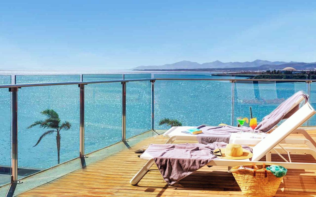 Arrecife Gran Hotel & Spa Dış mekan fotoğraf A glass balustrade