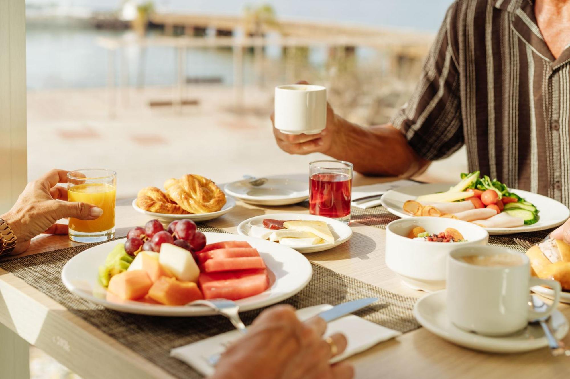 Arrecife Gran Hotel & Spa Dış mekan fotoğraf A breakfast buffet