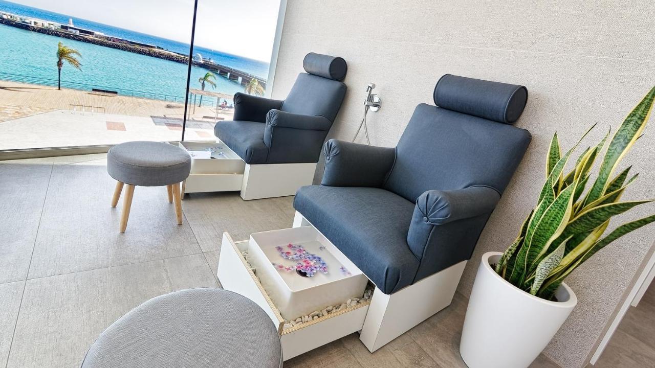 Arrecife Gran Hotel & Spa Dış mekan fotoğraf A foot reflexology chair